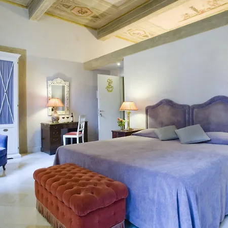 فندق مبيت وإفطار Alloro 4*