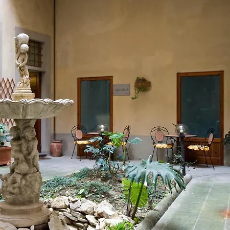 Alojamento de Acomodação e Pequeno-almoço Alloro Florença