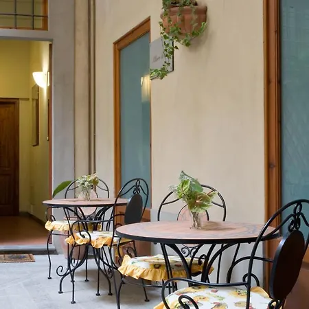 Alojamento de Acomodação e Pequeno-almoço Alloro 4*