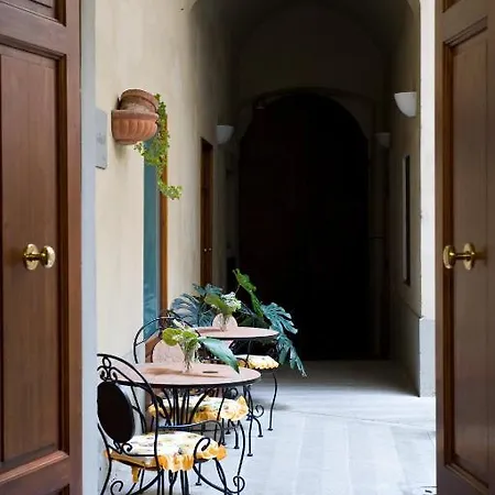 Alloro Oda ve Kahvaltı 4*